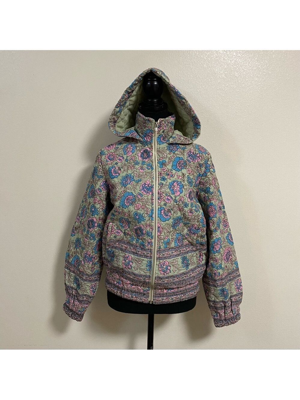 American & Beyond Jacket Women’s Size Medium Blue floral Aruba Bomber jacket